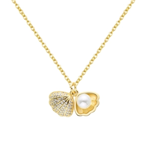 Elegante collana a conchiglia dorata con pendente in perla e zirconi su catena fine