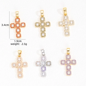 Kruis hanger afmetingen met 3,4cm hoogte en 1,9cm breedte in diverse zircon kleuren