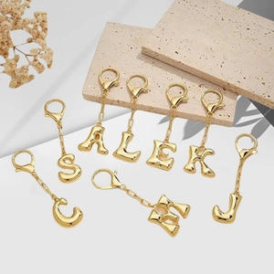 Portachiavi Alfabeto Inglese in Rame Placcato Oro 18K Lusso Minimalista Alta Classe Lettera Iniziale 3D Ciondolo per Borsa