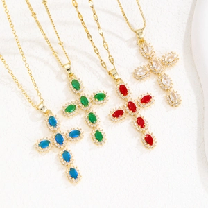 Gouden kruis hanger ketting set met kleurrijke zirkoon edelstenen en diverse soorten kettingen