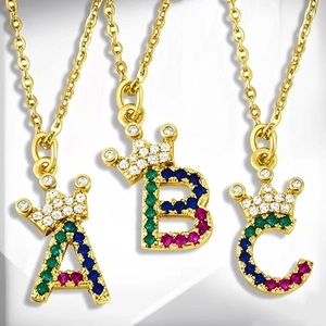 18K Vergoldet Kupfer Bunte Zirkonia Alphabet Krone Anhänger Halskette Personalisierte Initialen Buchstaben Schmuck Für Damen