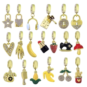 Set de breloques dorées 18k fruits fraise cerise et émail pour création de bijoux DIY