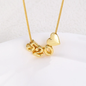 Goldene Halskette mit 520 Anhängern und Herz, poliertes Blasenbuchstaben-Design für Damen