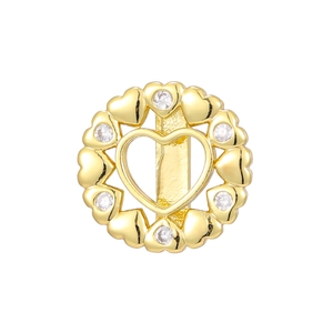 Makroaufnahme von 10mm Herz-Zubehör mit Zirkonia für DIY-Armbänder aus Edelstahl in Gold