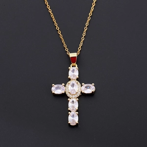 Elegante collana con pendente a croce dorata e cinque pietre preziose in zircone lucido