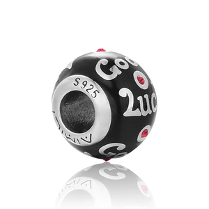 S925 sterling zilveren Good Luck bedel met zwart emaille en rood kristallen inleg