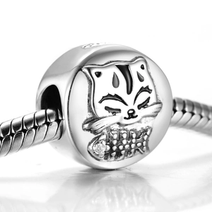 S925 Sterling Silver cat holding fish bead charm with sparkling zircon for bracelets