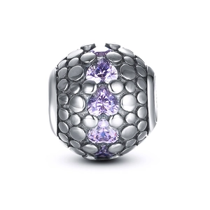 Charme en argent S925 avec pierres de coeur violettes et texture de points en relief