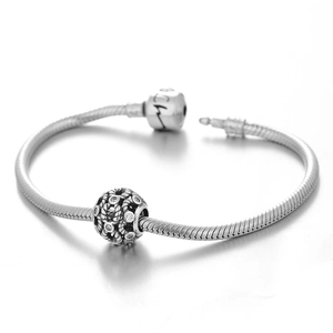 S925 Sterlingsilber Schlangenarmband mit hohl strukturierter Perle und Zirkon-Akzenten