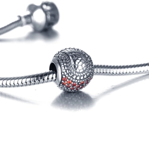 Perle aile en argent S925 avec pierres oranges sur bracelet maille serpent