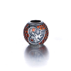 Pendentif en argent S925 avec cœur en zircon orange et gravure ange Cupidon sur blanc