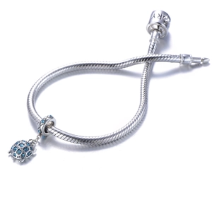 Bracelet en argent sterling S925 avec un pendentif tortue de mer en cristaux bleus