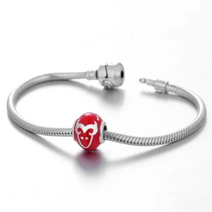 Pulsera de cadena de serpiente de plata con cuenta de esmalte rojo y diseño de zodiaco tauro