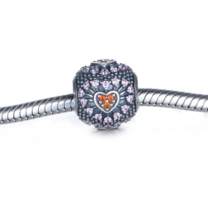Charm en argent 925 avec cœur et zircons violets sur bracelet maille serpent