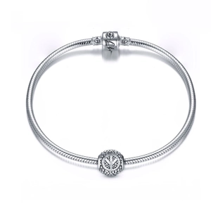 Poliertes S925 Sterlingsilber Schlangenarmband mit funkelndem Friedenszeichen Anhänger