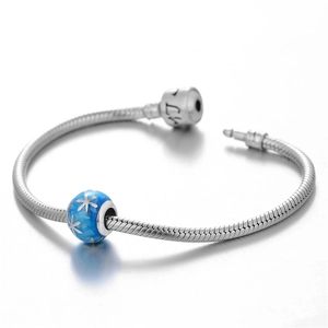 Pulsera de cadena de serpiente en plata S925 con un abalorio de copo de nieve azul