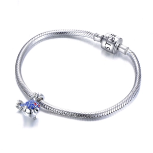 Bracelet maille serpent en argent S925 avec un pendentif breloque poisson étincelant