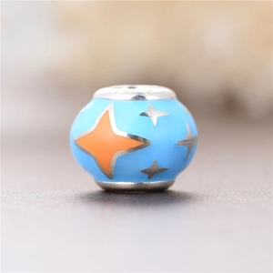 Abalorio estrella de plata 925 con esmalte azul y estrellas naranjas para pulsera