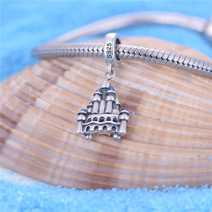 Pendentif château raffiné en argent sterling S925 sur chaîne serpent avec émail bleu