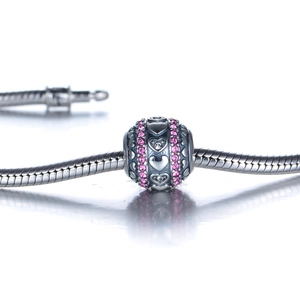 Charm cœur en argent S925 avec pierres roses pavées sur bracelet chaîne serpent