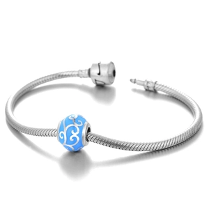 Pulsera de cadena de serpiente de plata con un abalorio de esmalte azul de filigrana