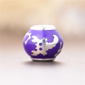 Abalorio S925 de plata de ley Escorpio con esmalte púrpura y diseño del zodiaco
