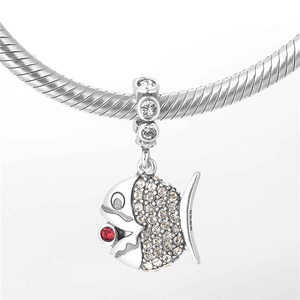 Macro de pendentif poisson tropical en argent 925 avec zircons cubiques blancs et rouges