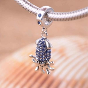 Pendentif poulpe en argent sterling S925 avec cristaux bleu foncé sur chaîne serpent