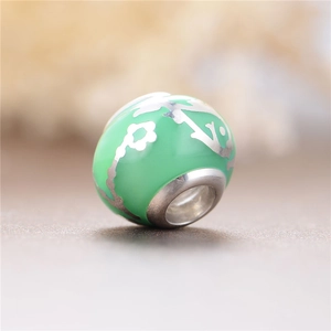 Abalorio Piscis de plata de ley 925 con esmalte verde claro y diseño floral