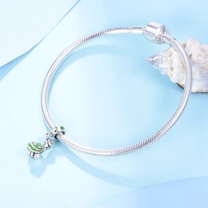 Bracelet en argent S925 avec pendentif tortue en émail vert et strass étincelants