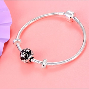 S925 sterling zilveren armband met zwarte emaille bloembedel en fonkelende kristallen