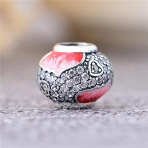 Abalorio de corazón en plata S925 con circón rosa y detalle de alas de esmalte rojo