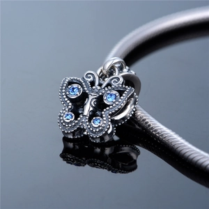 Charm papillon en argent S925 évidé avec cristaux bleus pour bracelets à charms