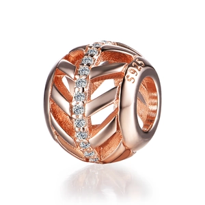 Abalorio de plata S925 calado oro rosa con circonitas blancas y patrón en V para pulseras