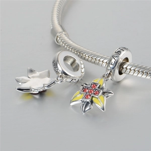 Pulsera de Pascua de plata S925 con flor de esmalte amarillo y colgante de la cruz