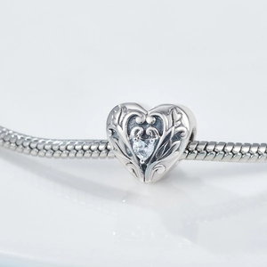 Charm de corazón de plata de ley S925 con circonita en cadena de serpiente