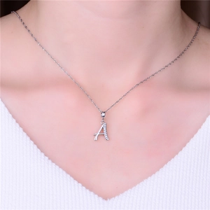 S925 sterling zilveren ketting met hanger letter A en sprankelende zirkonia steentjes