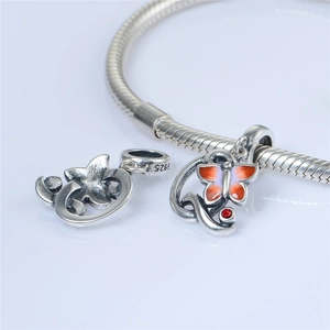 Charme papillon en argent sterling S925 avec émail rouge orangé et oxyde de zirconium