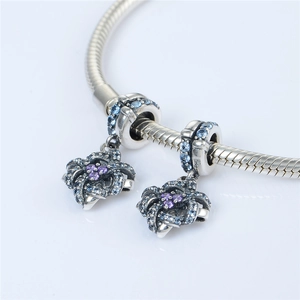 Bracelet chaîne serpent en argent S925 avec breloques fleurs bleues et pierres violettes