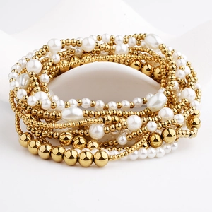 Elegantes mehrlagiges Edelstahl-Perlenarmband mit Goldperlen für Damen