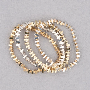 Bracelet élastique multicouche bicolore or et argent avec perles et blocs en métal