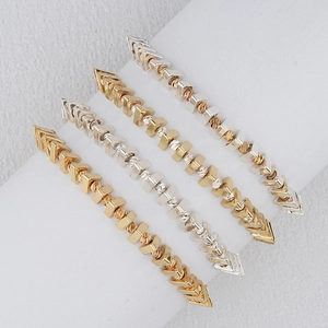 Bracelets élastiques à perles géométriques avec breloques triangles or et argent