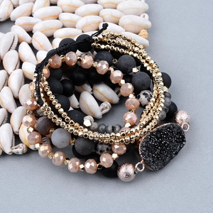 Set di bracciali bohémien multistrato con pietre naturali opache e cristallo druzy