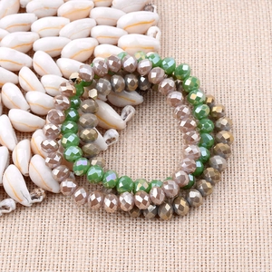 Set di tre bracciali con perline di cristallo verde e champagne in stile bohémien