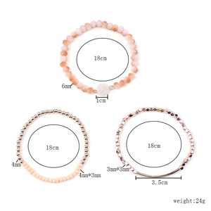 Vue détaillée du set de bracelets élastiques montrant dimensions, perles et tubes en métal