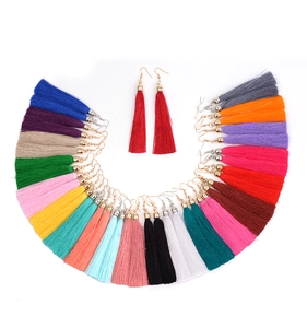 Pendientes bohemios de borla larga y colorida con ganchos dorados para conjuntos de mujer