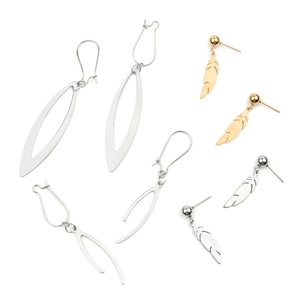 Pendientes largos de acero inoxidable con colgantes de forma ovalada, hueso y pluma