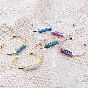 Set di 6 bracciali aperti a forma di C con pietre druzy esagonali colorate in varie finiture