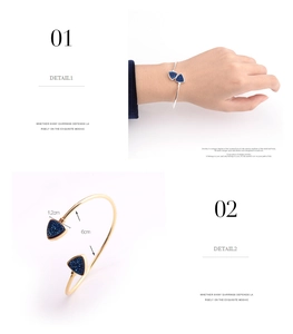 Detalle de brazalete abierto boho con cristales, diámetro de 6 cm e incrustación triangular