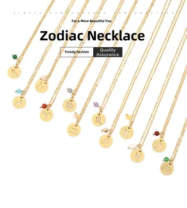 Détail de 12 colliers zodiacaux dorés avec pendentifs astrologiques et perles colorées